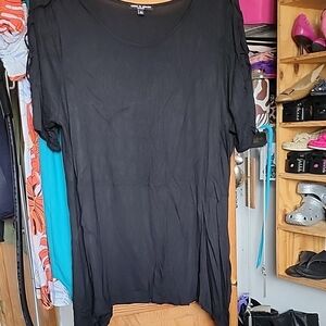 Cable & Gauge Black Short Sleeve Top